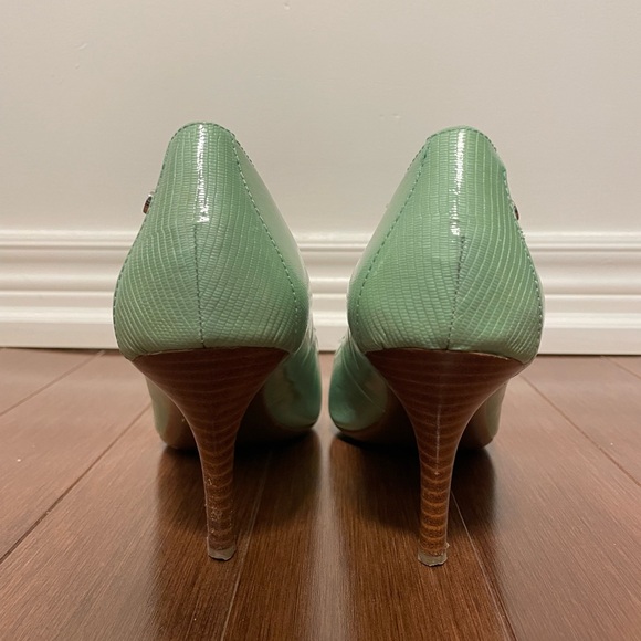 Pastel Mint Green High Heel Shoes with Pointed Toe and Medium Height - Picture 3 of 5